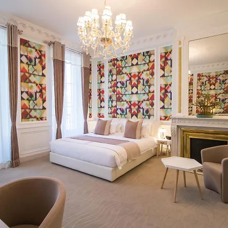 Des Quinconces Centre Hotel 5*