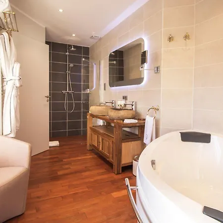 Des Quinconces Centre Hotell 5*