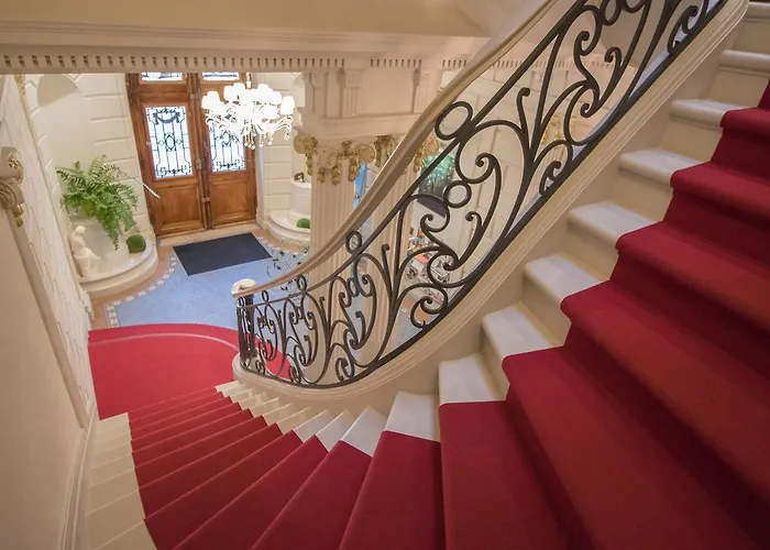 Hotel Des Quinconces Centre 5*