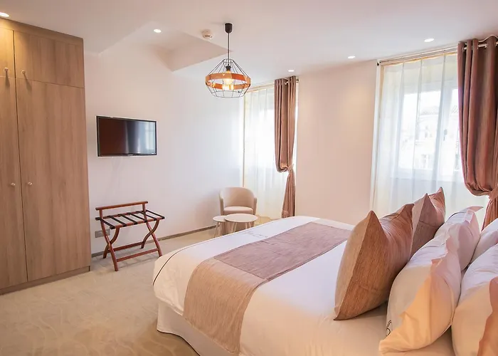 Otel Des Quinconces Centre 5*