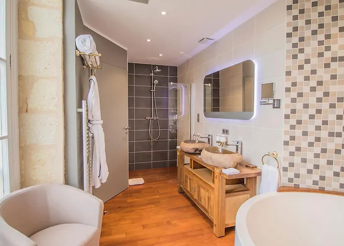 Des Quinconces Centre Hotell 5*