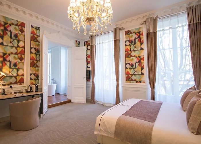 Des Quinconces Centre Hotell 5*