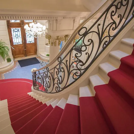 מלון Des Quinconces Centre 5*