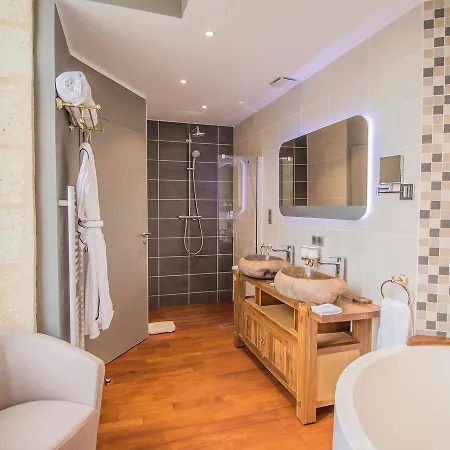 Des Quinconces Centre מלון 5*