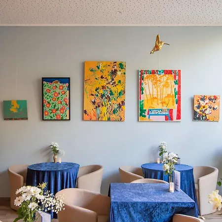 מלון Des Quinconces Centre 5*