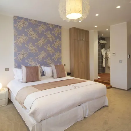 Des Quinconces Centre 5* בורדו