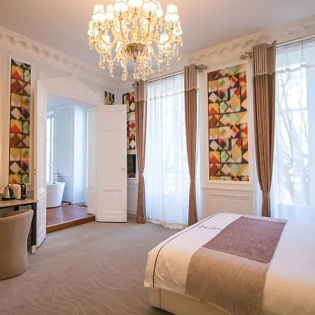 Des Quinconces Centre Hotel 5*